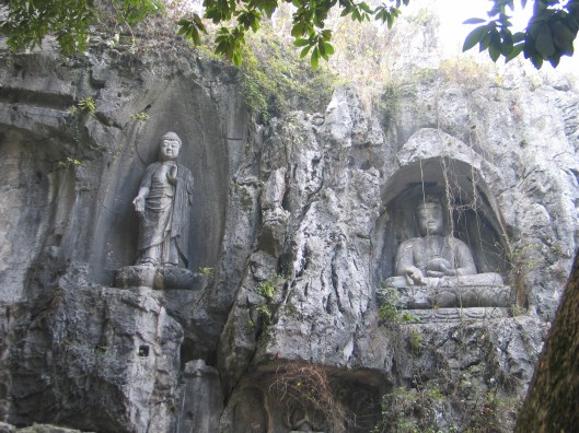 One of hundreds of carved Buddhas at Lin Ying.