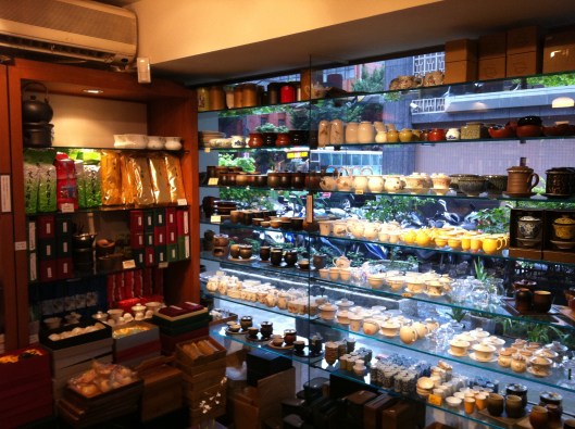 Tea and tea sets at De Ye Cha Chi.