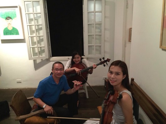 Upstairs before the concert with Bao Coc, Quynh Lephan and Khanh Linh.