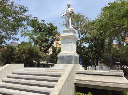 The adjacent plaza where Florentino Ariza waits for Fermina Daza