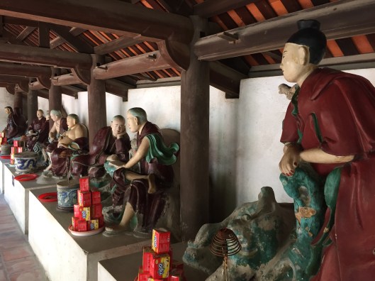 A statue gallery is found around the perimeter.