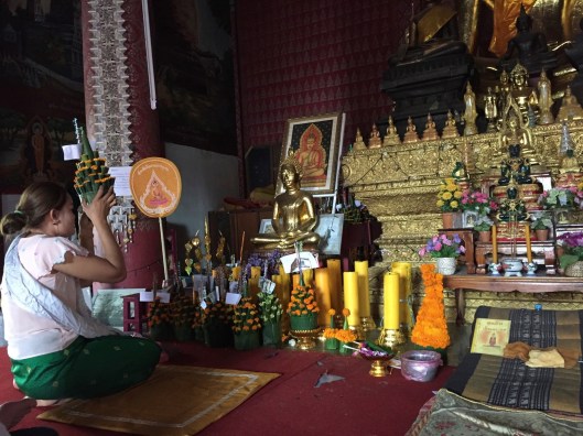 A young woman and her offered Ng to Buddha on the morning of the festival.