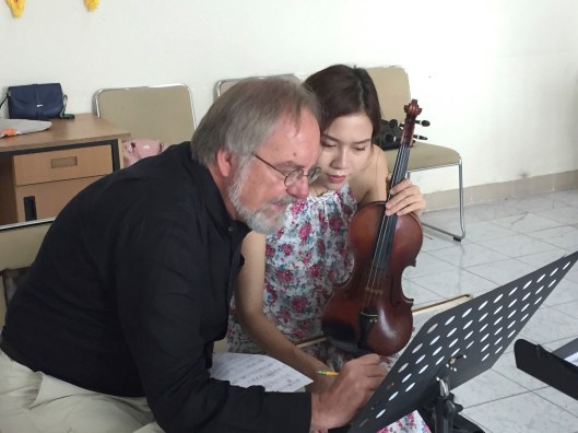 Counting in Vietnamese helps me work with Vu Khanh Linh.